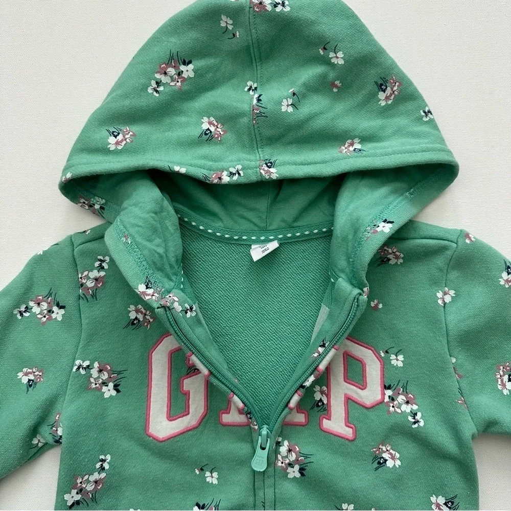 Gap Girls Logo Hoodie Sweater Size 5 Years